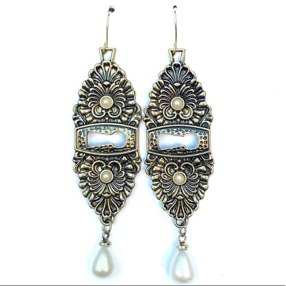Jewelry - 3 for $25 🎉 keyhole earrings